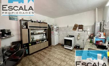 CASA DE DOS DORM CON JARDIN  Y PILETA EN VENTA GRANADERO BAIGORRIA
