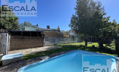 CASA DE DOS DORM CON JARDIN  Y PILETA EN VENTA GRANADERO BAIGORRIA
