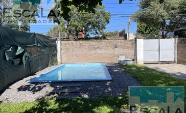 CASA DE DOS DORM CON JARDIN  Y PILETA EN VENTA GRANADERO BAIGORRIA