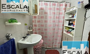 CASA DE DOS DORM CON JARDIN  Y PILETA EN VENTA GRANADERO BAIGORRIA