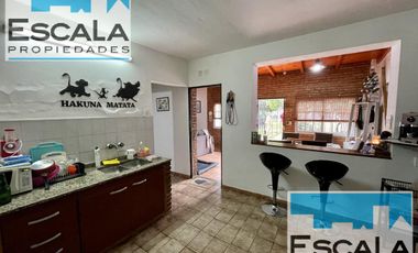 CASA DE DOS DORM CON JARDIN  Y PILETA EN VENTA GRANADERO BAIGORRIA