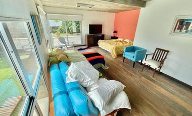 Casa de 5 ambientes sobre lote de 617m2 en Los  Alamos.Rumenco