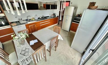 Casa de 5 ambientes sobre lote de 617m2 en Los  Alamos.Rumenco