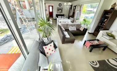 Casa de 5 ambientes sobre lote de 617m2 en Los  Alamos.Rumenco