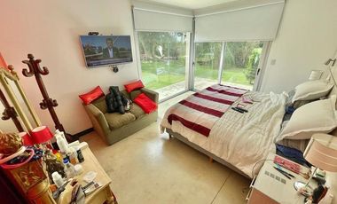 Casa de 5 ambientes sobre lote de 617m2 en Los  Alamos.Rumenco