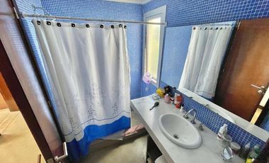 Casa de 5 ambientes sobre lote de 617m2 en Los  Alamos.Rumenco