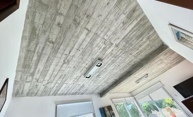 Casa de 5 ambientes sobre lote de 617m2 en Los  Alamos.Rumenco