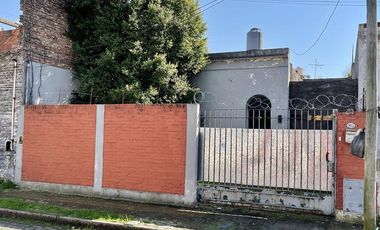 OPORTUNIDAD - Casa de Estilo a Reciclar en excelente ubicación - Venta Directa!!!
