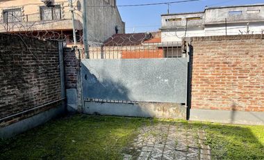 OPORTUNIDAD - Casa de Estilo a Reciclar en excelente ubicación - Venta Directa!!!
