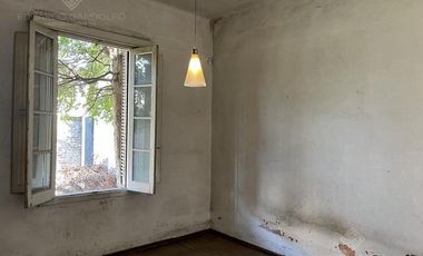 OPORTUNIDAD - Casa de Estilo a Reciclar en excelente ubicación - Venta Directa!!!