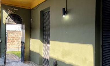 OPORTUNIDAD - Casa de Estilo a Reciclar en excelente ubicación - Venta Directa!!!