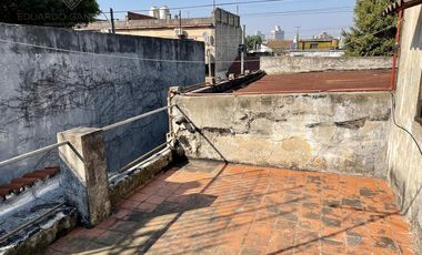 OPORTUNIDAD - Casa de Estilo a Reciclar en excelente ubicación - Venta Directa!!!