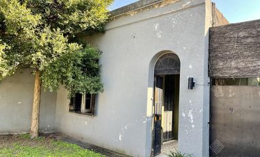 OPORTUNIDAD - Casa de Estilo a Reciclar en excelente ubicación - Venta Directa!!!