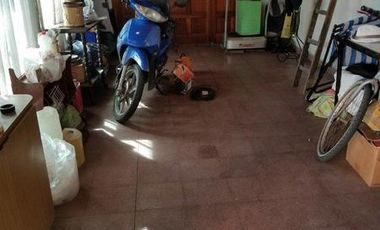 Chalet 3 ambientes con garage en Dolores y Guahanani