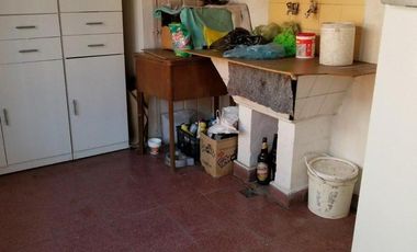 Chalet 3 ambientes con garage en Dolores y Guahanani