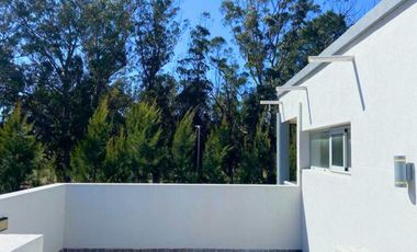 Casa 4 ambientes con terraza y doble cochera - Barrio Privado Haras del Mar Club de Campo