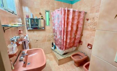Casa en venta - 4 Dormitorios 2 Baños - Córdoba