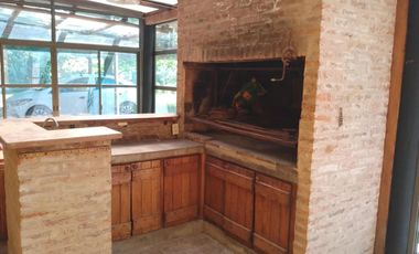 Casa en alquiler - 2 Dormitorios 2 Baños - City Bell