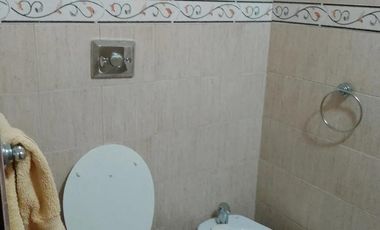 Casa en alquiler - 2 Dormitorios 2 Baños - City Bell