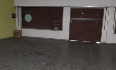 Local con viviendas en Independencia y Primera Junta