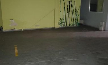 Local con viviendas en Independencia y Primera Junta