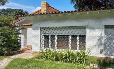 Casa en venta - 4 Dormitorios 1 Baño - Ministro Rivadavia