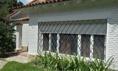 Casa en venta - 4 Dormitorios 1 Baño - Ministro Rivadavia