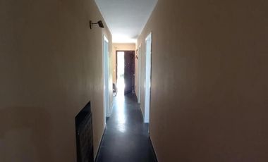 Casa en venta - 4 Dormitorios 1 Baño - Ministro Rivadavia