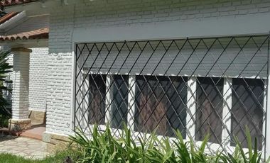 Casa en venta - 4 Dormitorios 1 Baño - Ministro Rivadavia