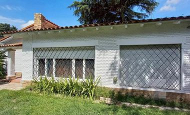 Casa en venta - 4 Dormitorios 1 Baño - Ministro Rivadavia