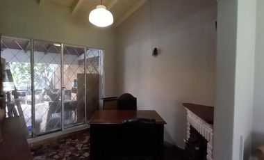 Casa en venta - 4 Dormitorios 1 Baño - Ministro Rivadavia