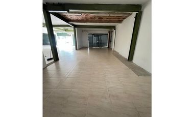 ESPECTACULAR LOCAL COMERCIAL 2