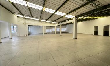 ESPECTACULAR LOCAL COMERCIAL 2