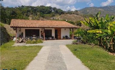 Hermosa Casa Campestre Estilo Colonial