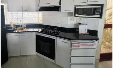 EN VENTA APARTAMENTO REMODELADO Y AMOBLADO EN POZOS COLORADOS