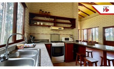 RENTA DE VILLA AMOBLADA UN PISO URBANIZACION SEGURA SAN JOAQUIN CUENCA