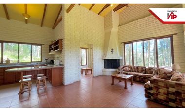 RENTA DE VILLA AMOBLADA UN PISO URBANIZACION SEGURA SAN JOAQUIN CUENCA