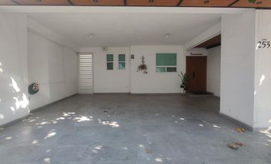 Casa en VENTA en Fraccionamiento Privadas del Canadá, Escobedo