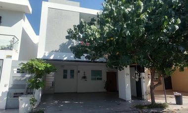 Casa en VENTA en Fraccionamiento Privadas del Canadá, Escobedo