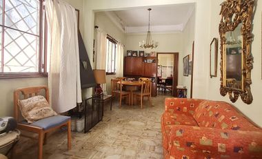 ¡Oportunidad Imperdible! Casa a reciclar sobre lote de 8,66 x 34,64 m2 - En Venta