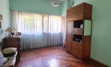 ¡Oportunidad Imperdible! Casa a reciclar sobre lote de 8,66 x 34,64 m2 - En Venta