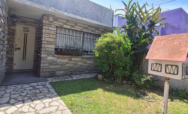 ¡Oportunidad Imperdible! Casa a reciclar sobre lote de 8,66 x 34,64 m2 - En Venta