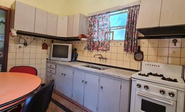 ¡Oportunidad Imperdible! Casa a reciclar sobre lote de 8,66 x 34,64 m2 - En Venta