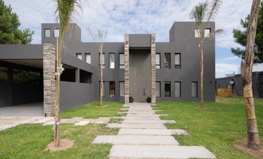 Casa en venta - 6 Dormitorios 5 Baños - Pinamar