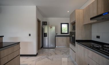 Casa en venta - 6 Dormitorios 5 Baños - Pinamar