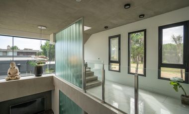 Casa en venta - 6 Dormitorios 5 Baños - Pinamar