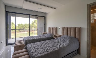 Casa en venta - 6 Dormitorios 5 Baños - Pinamar