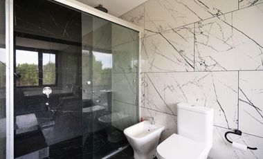 Casa en venta - 6 Dormitorios 5 Baños - Pinamar