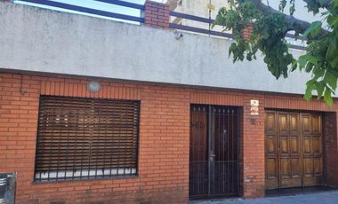 Casa en venta - 3 Dormitorios 2 Baños - Quilmes