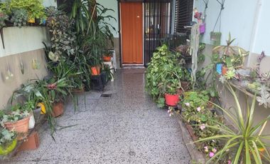 Casa en venta - 3 Dormitorios 2 Baños - Quilmes